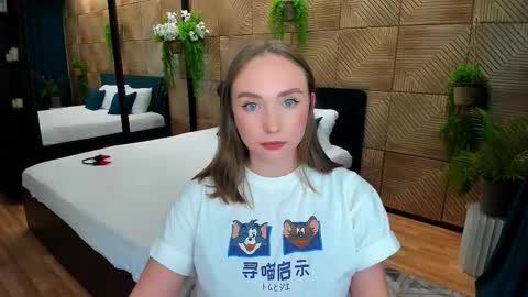 Snapshot of pieceofinspiration chatting on September 28, 7:41 pm Emelie online show from September 28, 7:41 pm