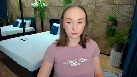 Snapshot of pieceofinspiration chatting on September 18, 7:56 pm Emelie online show from September 18, 7:56 pm