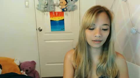 Snapshot of pinay_beauty14 chatting on February 9, 12:18 am pinay beauty14 online show from February 9, 12:18 am