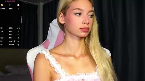 Snapshot of pink_princess_k chatting on October 10, 5:51 pm Kate online show from October 10, 5:51 pm
