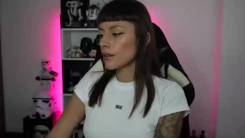 Emily online show from April 18, 8:20 pm