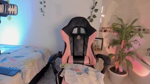 Sarah .. online show from February 10, 4:10 pm