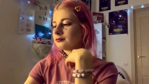 Snapshot of pinkvampire chatting on September 23, 7:01 pm Sara online show from September 23, 7:01 pm