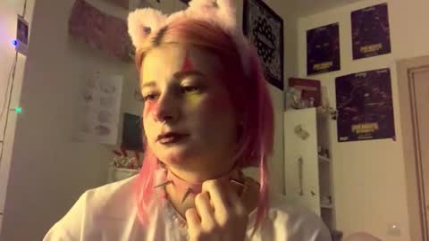 Snapshot of pinkvampire chatting on September 22, 7:01 pm Sara online show from September 22, 7:01 pm