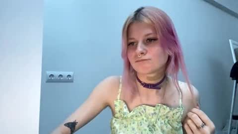 Snapshot of pinkvampire chatting on October 15, 10:23 pm Sara online show from October 15, 10:23 pm