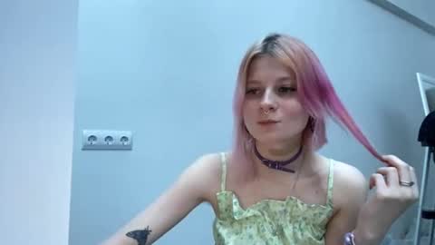 Snapshot of pinkvampire chatting on October 17, 8:56 pm Sara online show from October 17, 8:56 pm