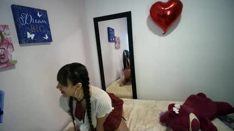 pinkvixen69 online show from April 26, 2:48 pm