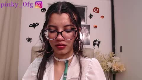 Snapshot of pinky_f00x chatting on October 11, 2:16 am pinky_f00x online show from October 11, 2:16 am
