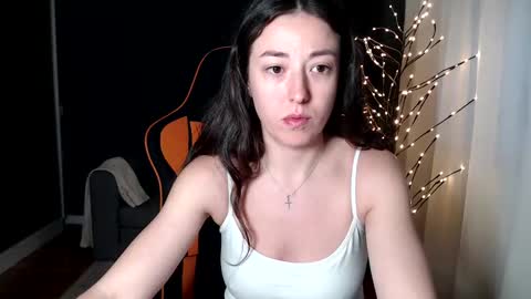Snapshot of piscesgirl06 chatting on January 2, 5:35 am piscesgirl06 online show from January 2, 5:35 am
