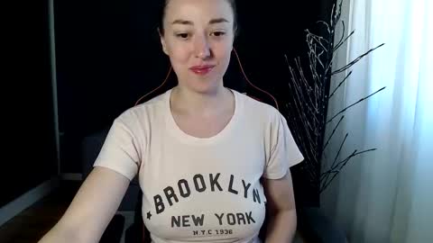 Snapshot of piscesgirl06 chatting on October 20, 4:59 am piscesgirl06 online show from October 20, 4:59 am