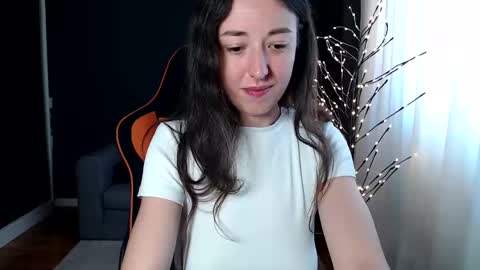 Snapshot of piscesgirl06 chatting on December 18, 6:10 am piscesgirl06 online show from December 18, 6:10 am