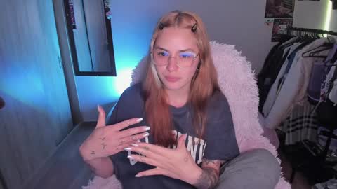 pixie online show from December 19, 2:56 am