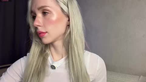 Emmy cheekslap and Edward online show from April 19, 7:27 pm