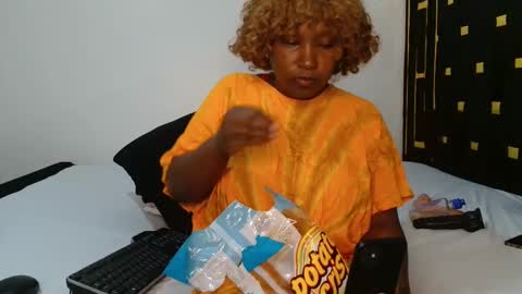 pixietease1 online show from April 26, 1:42 pm