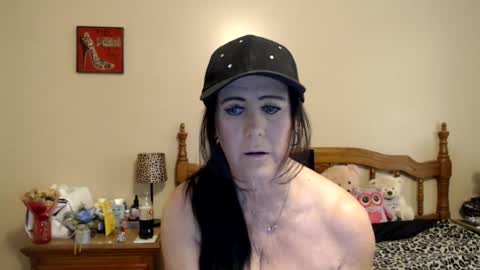 playfulkitten17 online show from August 1, 3:25 pm