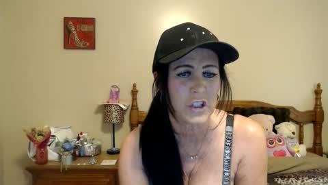 playfulkitten17 online show from May 30, 6:05 pm