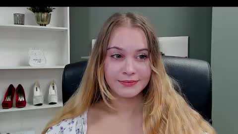 Snapshot of playgirl_valeria chatting on September 17, 8:51 pm Valeria online show from September 17, 8:51 pm