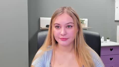 Snapshot of playgirl_valeria chatting on February 16, 7:48 am Valeria online show from February 16, 7:48 am
