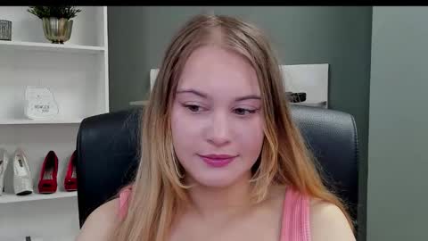 Snapshot of playgirl_valeria chatting on September 20, 6:34 am Valeria online show from September 20, 6:34 am