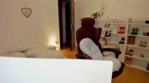 Snapshot of pleasurewitch chatting on December 25, 10:16 pm PleasureWitch online show from December 25, 10:16 pm