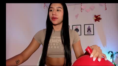 Snapshot of pocahontas_sensual chatting on February 21, 10:37 pm Jasmine online show from February 21, 10:37 pm