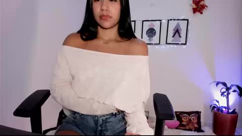 Snapshot of pocahontas_sensual chatting on September 12, 11:45 pm Jasmine online show from September 12, 11:45 pm