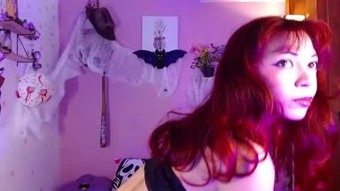 Snapshot of poison_liv chatting on October 10, 1:27 pm poison_liv online show from October 10, 1:27 pm