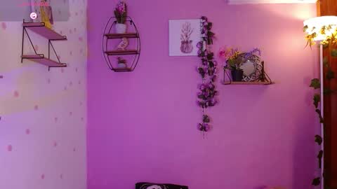 Snapshot of poison_liv chatting on September 13, 2:14 pm poison_liv online show from September 13, 2:14 pm