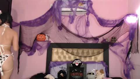 Snapshot of poison_pink chatting on October 18, 2:20 pm Rose and Dariah 3 online show from October 18, 2:20 pm