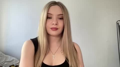 polishangel222 online show from April 27, 2:36 pm