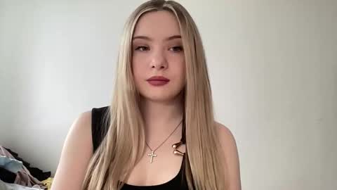 polishangel222 online show from April 26, 2:26 pm