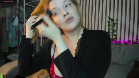 Polly online show from April 21, 1:42 am