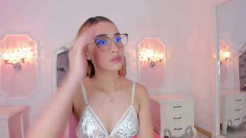 Snapshot of pollygrey_ chatting on March 4, 3:44 am Carolina online show from March 4, 3:44 am