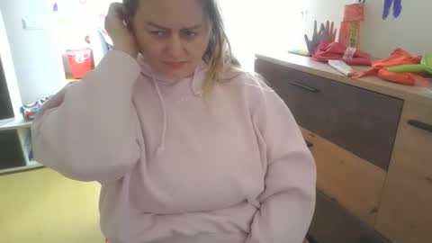 MelissOfficial online show from April 12, 9:45 am