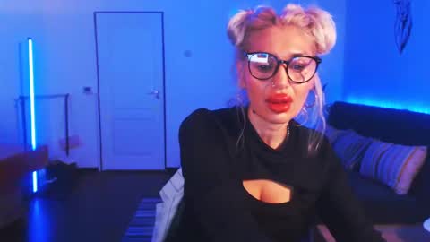 Victoria online show from December 24, 9:11 pm