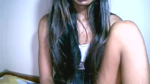 prettiethalia online show from March 5, 8:15 pm