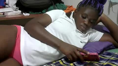 pretty_melan online show from April 27, 4:42 am