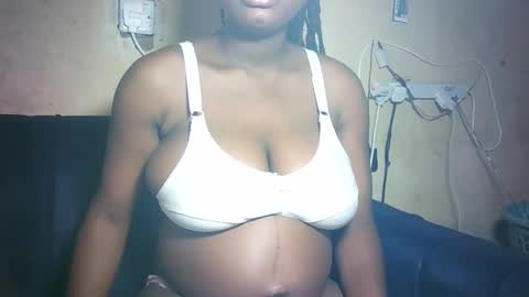 pretty_milan online show from March 15, 10:28 am