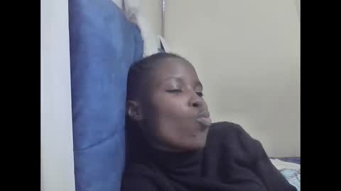 pretty_petite_ebony online show from April 17, 1:19 am