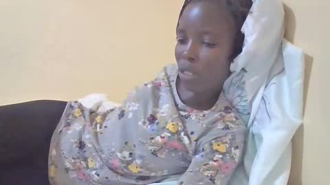 pretty_petite_ebony online show from March 8, 6:35 pm