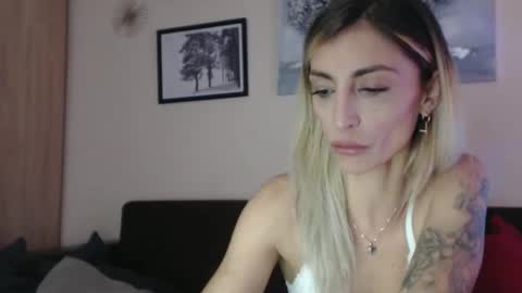 Snapshot of prettyalmaa chatting on February 28, 2:42 pm Alma online show from February 28, 2:42 pm