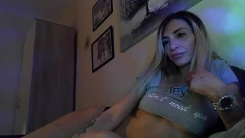 Snapshot of prettyalmaa chatting on February 22, 11:10 pm Alma online show from February 22, 11:10 pm