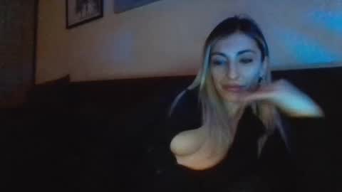 Snapshot of prettyalmaa chatting on February 23, 10:05 pm Alma online show from February 23, 10:05 pm