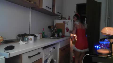 Snapshot of prettyalmaa chatting on December 25, 12:05 pm Alma online show from December 25, 12:05 pm