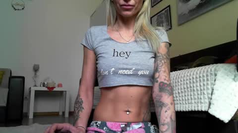 Snapshot of prettyalmaa chatting on February 22, 12:19 pm Alma online show from February 22, 12:19 pm