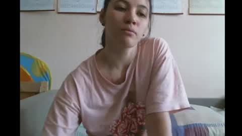 Snapshot of prettybella_7 chatting on February 6, 9:00 am Bella online show from February 6, 9:00 am
