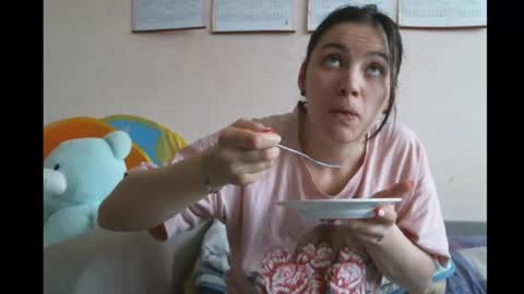 Snapshot of prettybella_7 chatting on February 5, 9:36 am Bella online show from February 5, 9:36 am