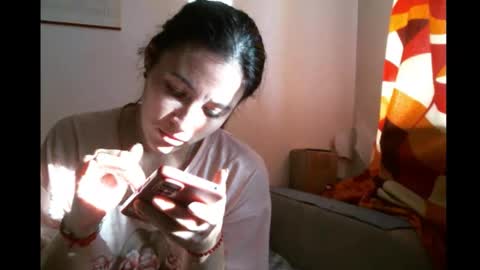 Snapshot of prettybella_7 chatting on October 17, 5:21 am Bella online show from October 17, 5:21 am