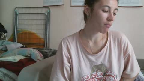 Snapshot of prettybella_7 chatting on October 10, 9:03 am Bella online show from October 10, 9:03 am