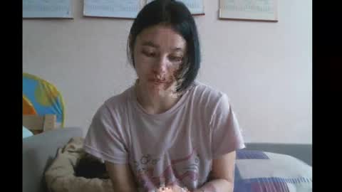 Snapshot of prettybella_7 chatting on December 25, 10:28 am Bella online show from December 25, 10:28 am